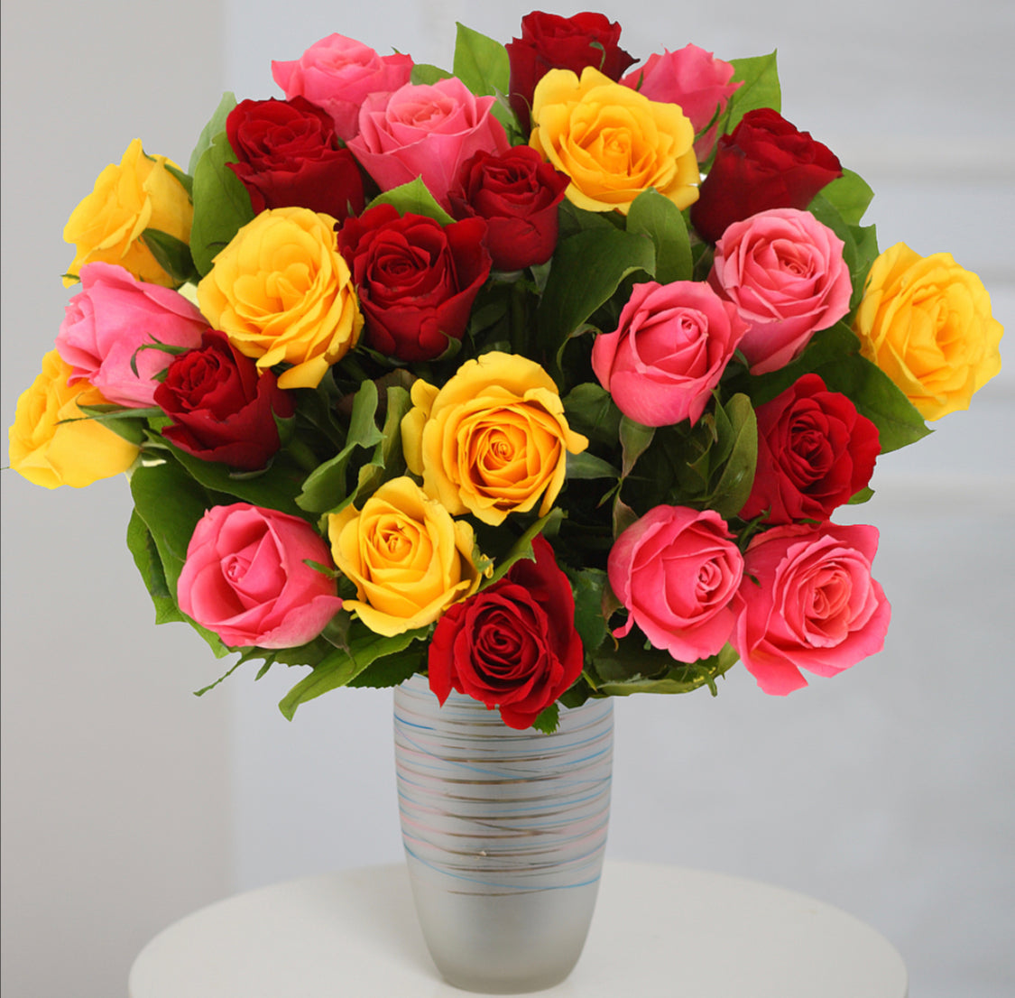 Bouquet 'Precious Necklace: yellow, red and pink Roses' - Cupido