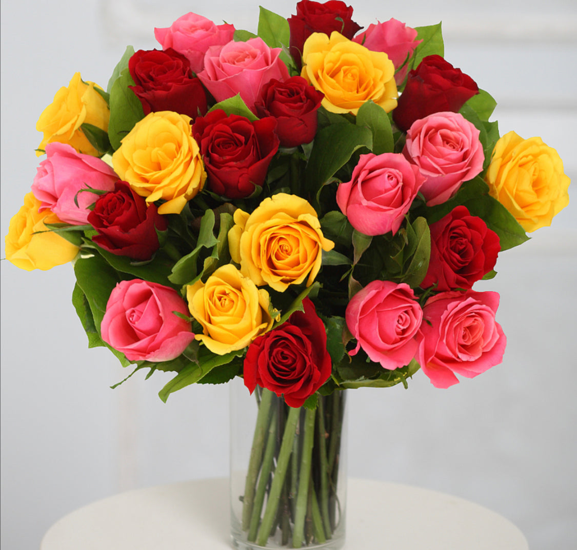 Bouquet 'Precious Necklace: yellow, red and pink Roses' - Cupido